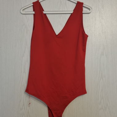 Body rouge sans manches
