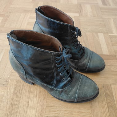 Black-green leather ankle boots
