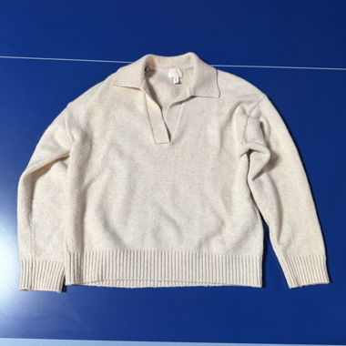 Beige knit sweater with collar