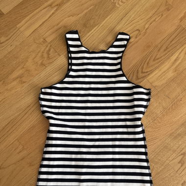 gestreiftes enges Kleid 