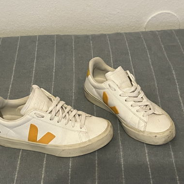 Veja Schuh weiss gelb