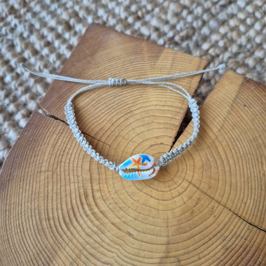 Bracciale macramè con conchiglia dipinta
