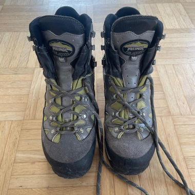 Hiking Shoes - Hiking shoes