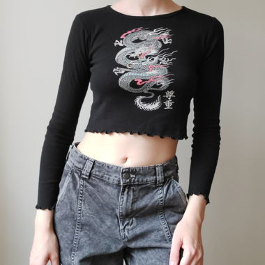 Black cropped dragon shirt