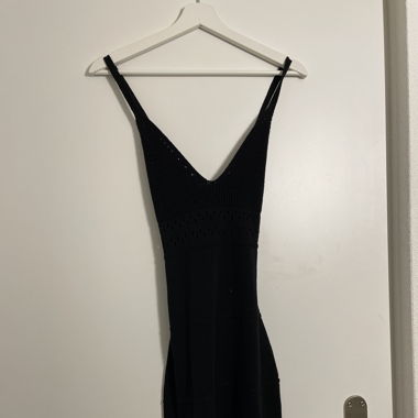 Black criss-cross back knit bodycon dress 