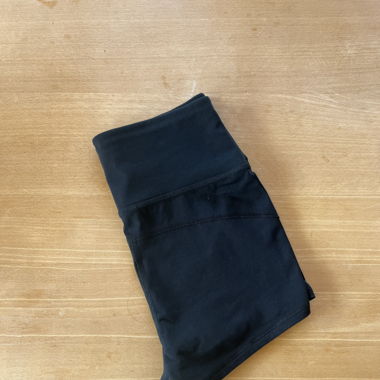 Short de sport noir court et moulant 