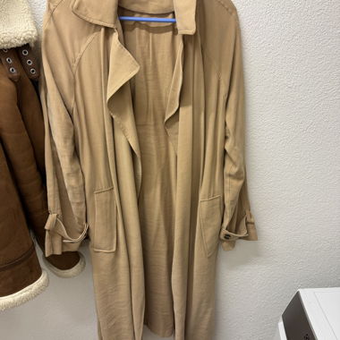 Beiger Trenchcoat