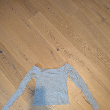 Grauer Pulli