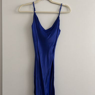 Robe courte en satin bleue