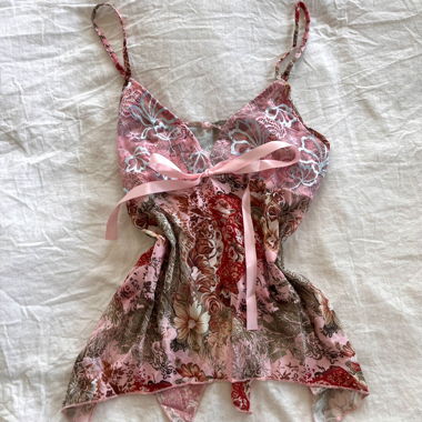 Rosa Spitzen-Mesh-Cami-Top mit Blumenmuster und Schleife