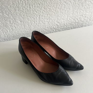 Handmade black heeled shoes made of real leather with medium heel
