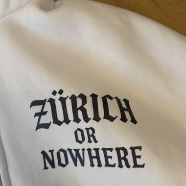 Weisser Zip-Hoodie