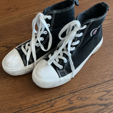 Black high-top sneakers with heart motif