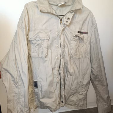 Vintage Jacke im 90er-Stil