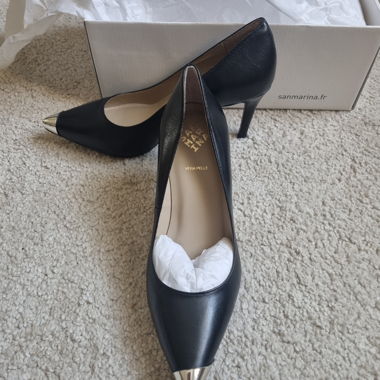 Escarpins en cuir neufs jamais portées 