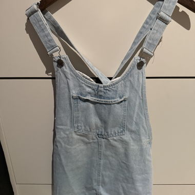 Salopette in jeans con bretelle