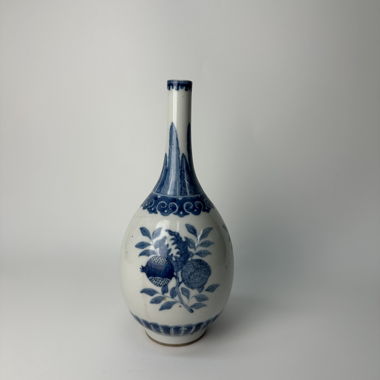 Chinesische blau-weisse Vase aus sehr feiner Porzellan