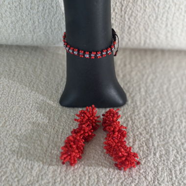 Ensemble bohème d’été : boucles d’oreilles et bracelet brodés
