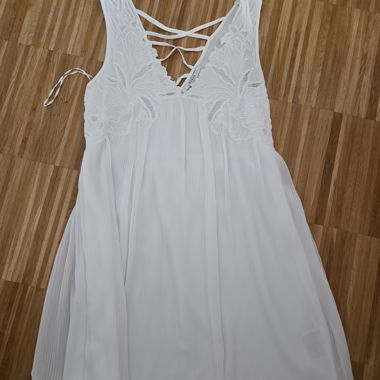 Abito bianco con spalline