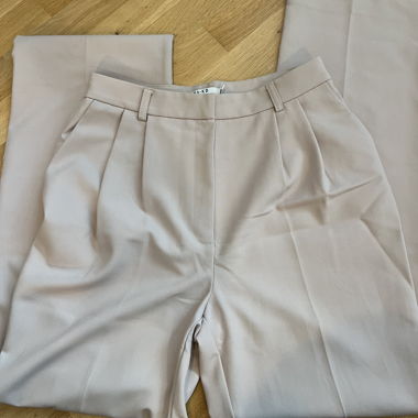 Pantalon beige NA-KD (UE 40)