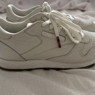Weisse Sneakers