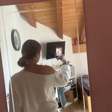 Weisses Strickoberteil