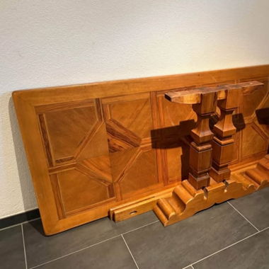 Schöner Massivholztisch