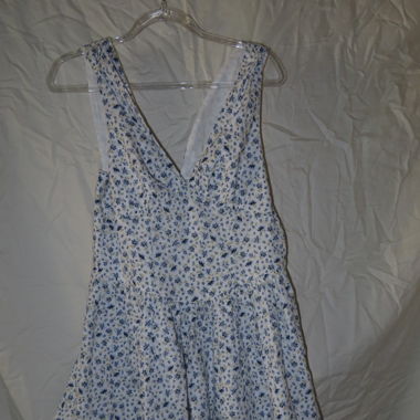 Blaues Blumenkleid 