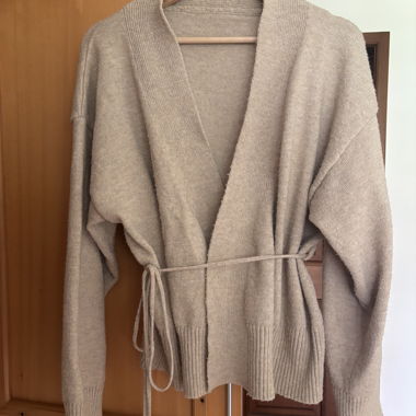 Beige knitted cardigan with belt