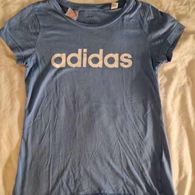 T-shirt adidas azzurro con logo bianco
