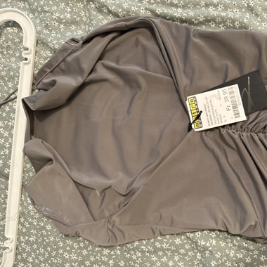 Graues, Rückenfreies Kleid