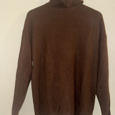 Brauner Rollkragenpullover