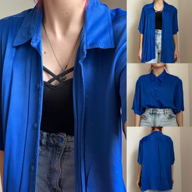 Blaue kurzärmlige luftige Bluse 