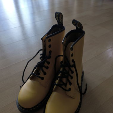Dr. Martens 8 eye boot 1460