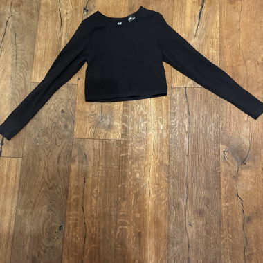Schwarzes Longsleeve Crop-Top