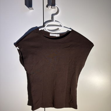T-shirt cropped marrone