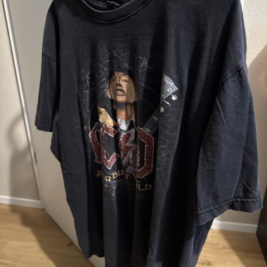 T-shirt nero grafico AC/DC