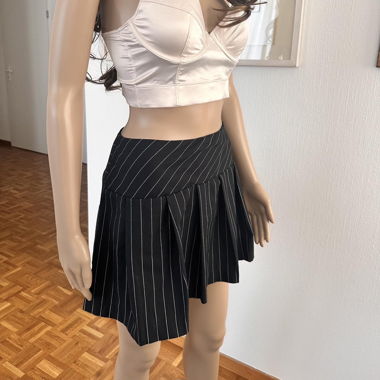 Mini Gonna Corta a Righe Blu Navy e Bianche
