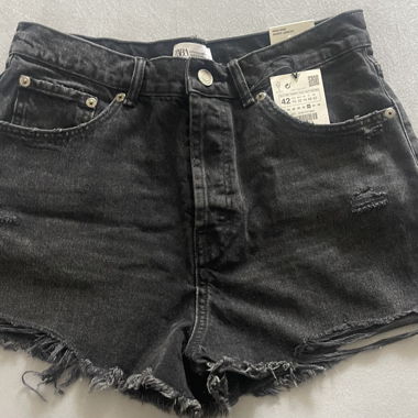 Pantaloncini in jeans neri Zara