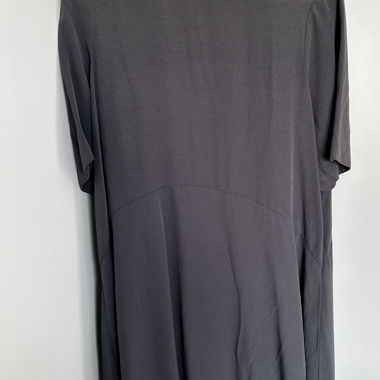 Graues Kleid 