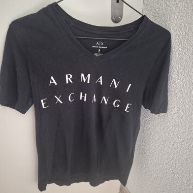 T-shirt Armani Exchange à encolure en V