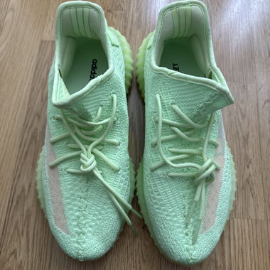 Adidas Yeezy Boost 350 V2 Glow Sneaker