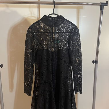 Robe noir à dentelle 
