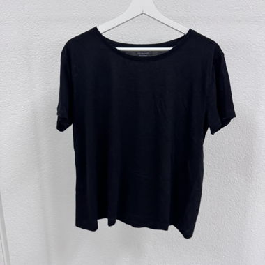 Basic schwarzes Shirt