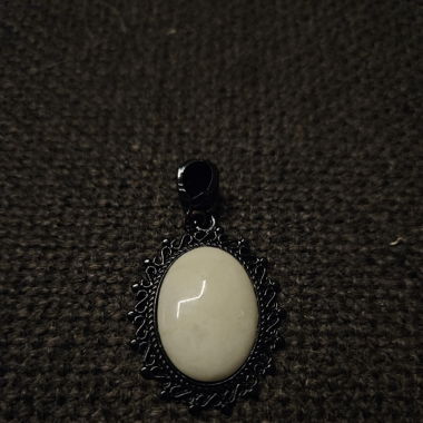 Gothic Alternativ Anhänger "Jade weiss"