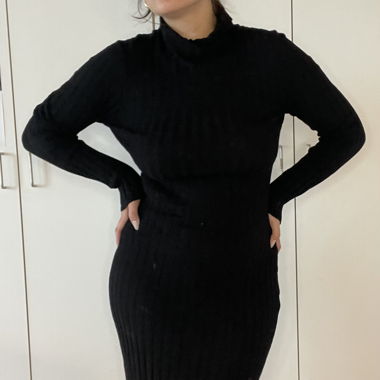 Schwarzes Strickkleid