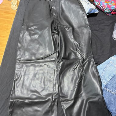 Pantalon effet cuir noir