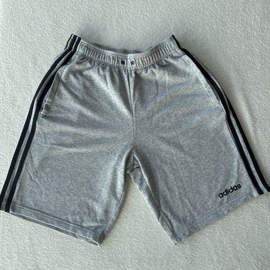 Adidas Shorts grau mit schwarzen Streifen