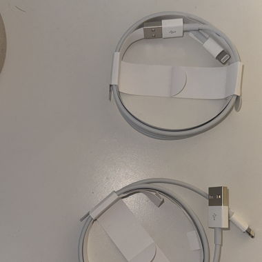 Lightning cables / USB Apple