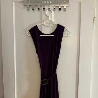 Robe de soirée violette avec ceinture 